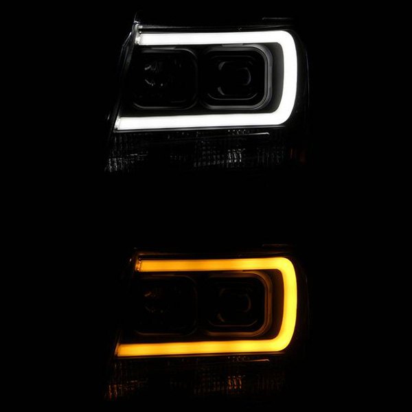 spyder-black-headlights-with-u-bar-lighted-up-with-running-lights-or-turn-signal-lights-function_0.jpg
